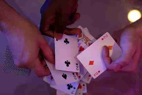 Vergleich lizenzierter und internationaler Glücksspielseiten